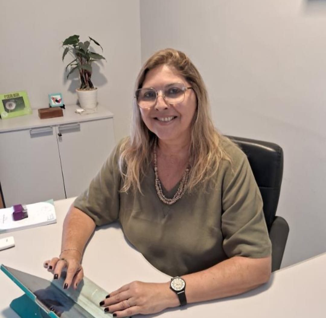 Anne Magaly F. Lopes em seu consultório no Espaço Viver